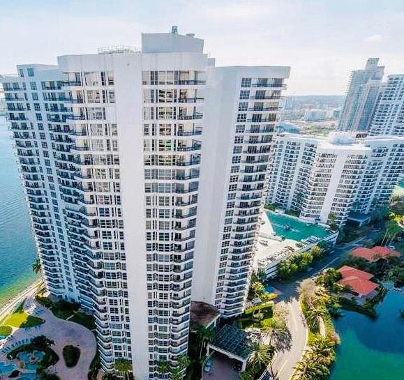 The Mystic Pointe Tower 200 in Aventura
