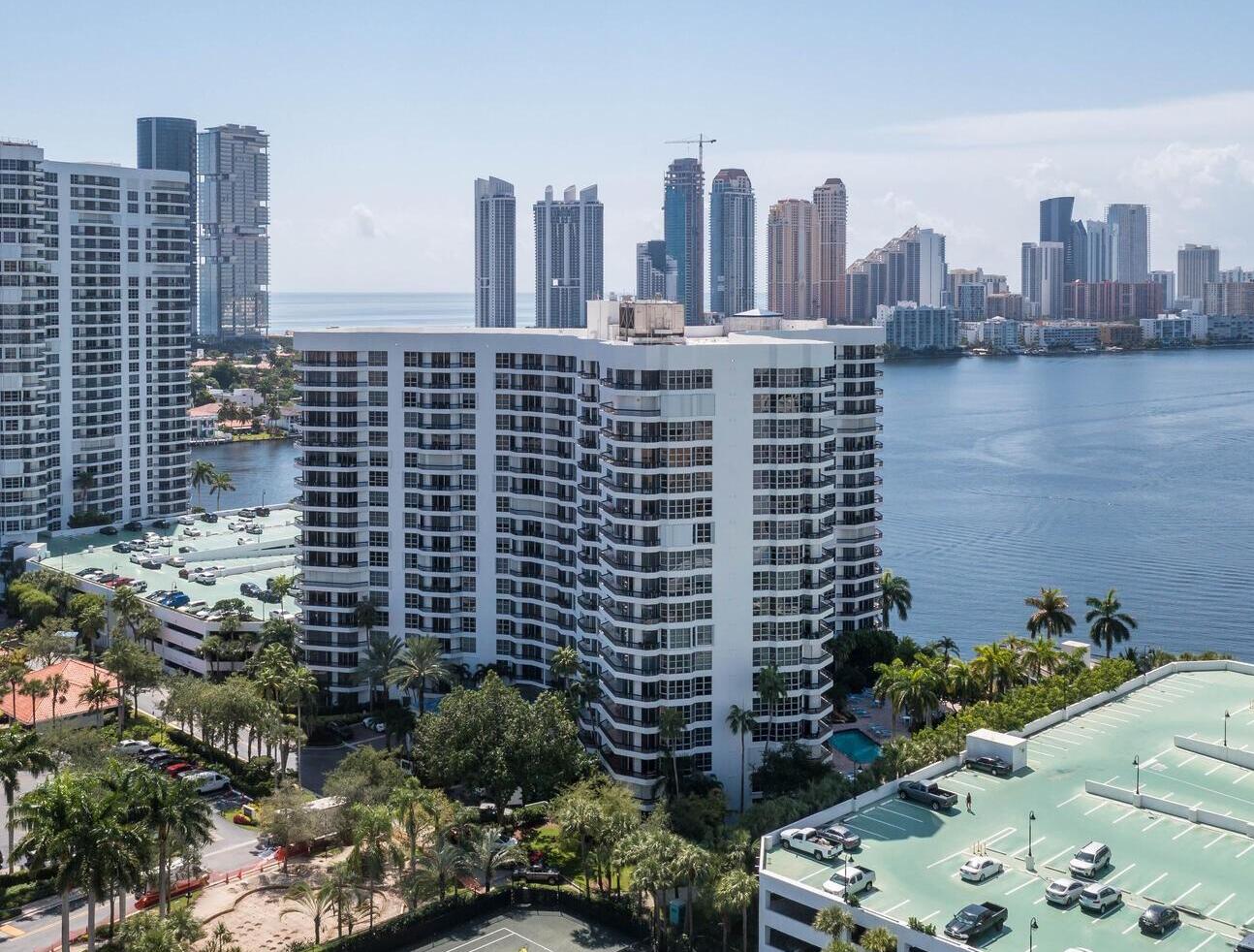 The Mystic Pointe Tower 300 in Aventura
