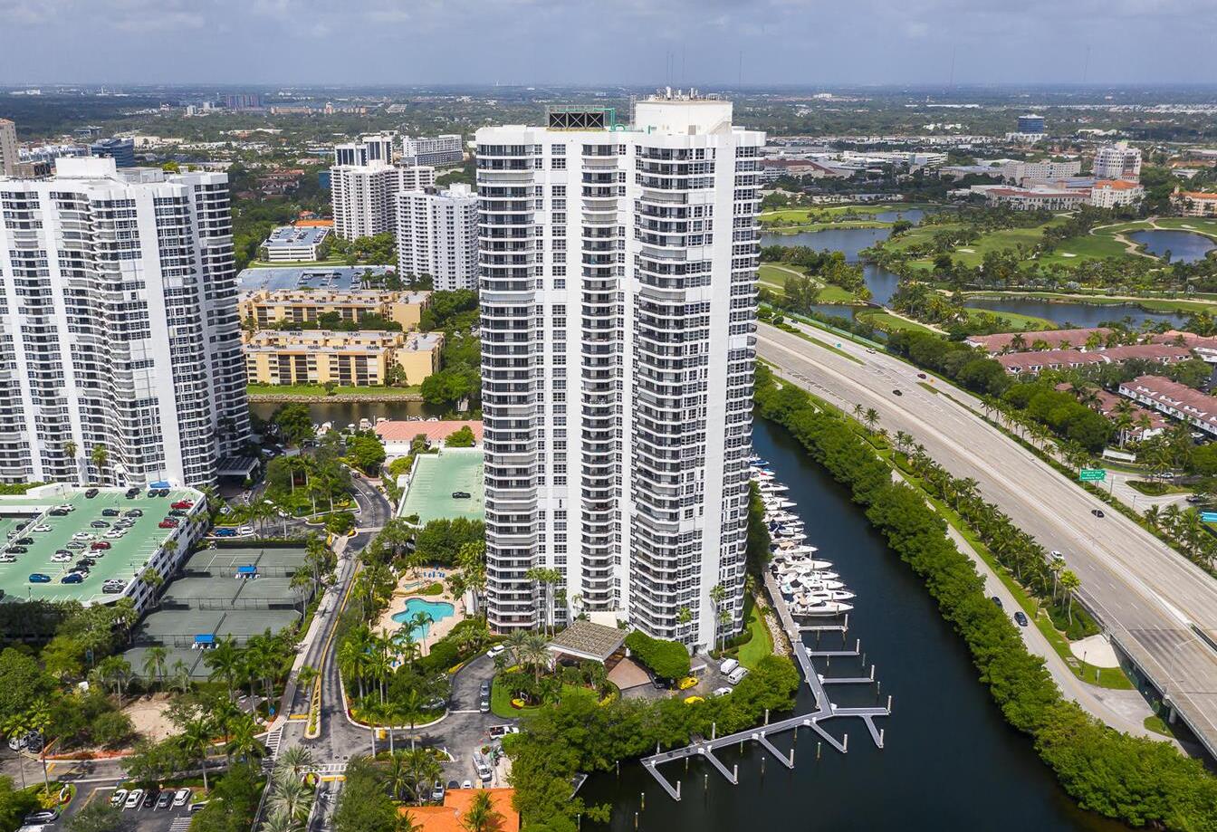The Mystic Pointe Tower 400 in Aventura