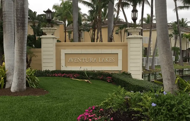 Aventura lakes