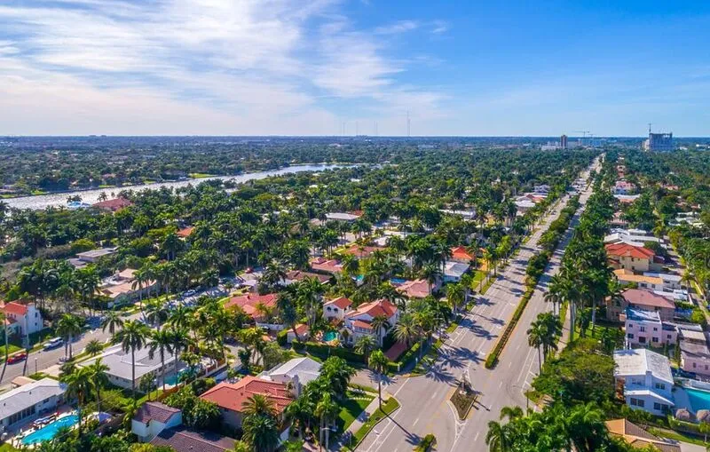 Hollywood lakes