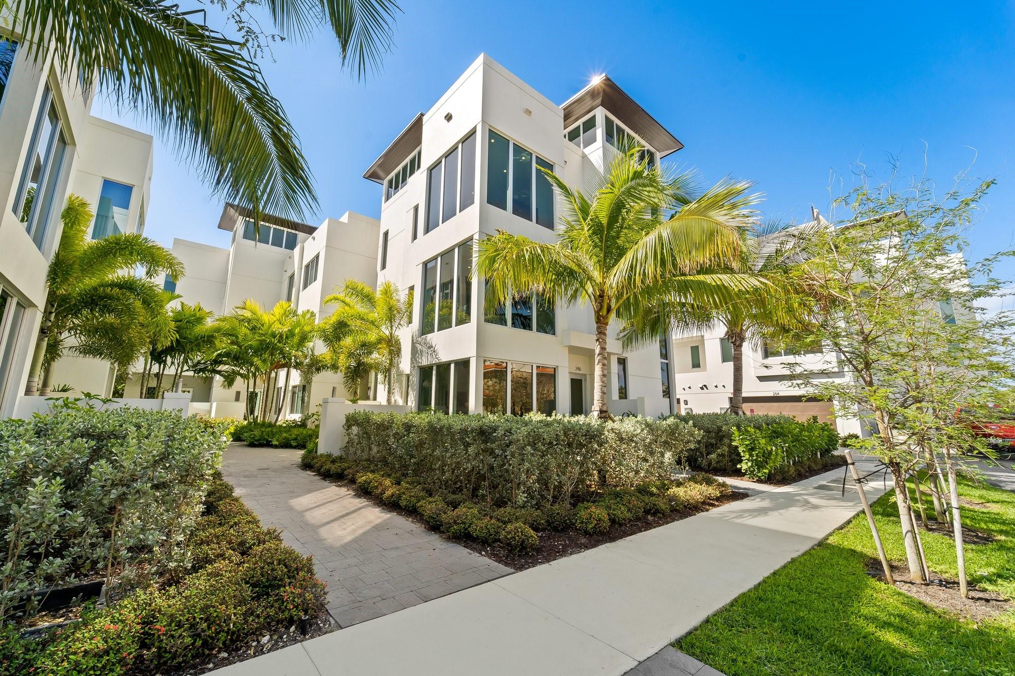 246 Garden Ct #246, Lauderdale By The Sea FL 33308