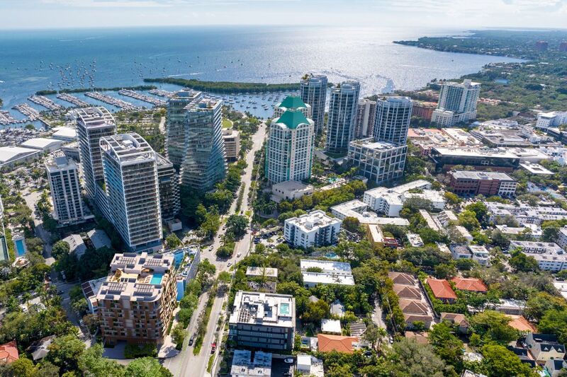 The Lincoln Coconut Grove